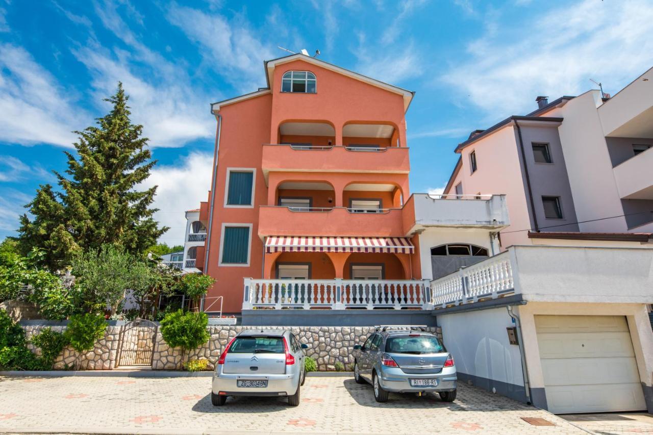 Mikanovic Apartment *